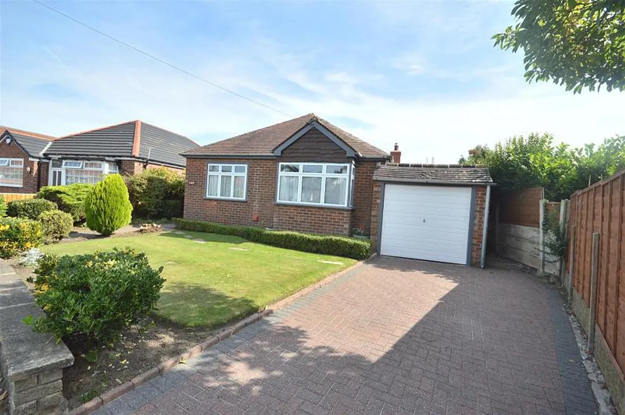 3 bed house for sale, Wincham Road, Sale