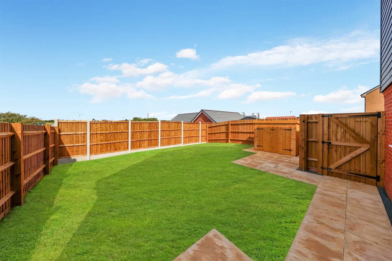 Meadow Gardens, Hartley Brook Road, Clacton-On-Sea, photo 3