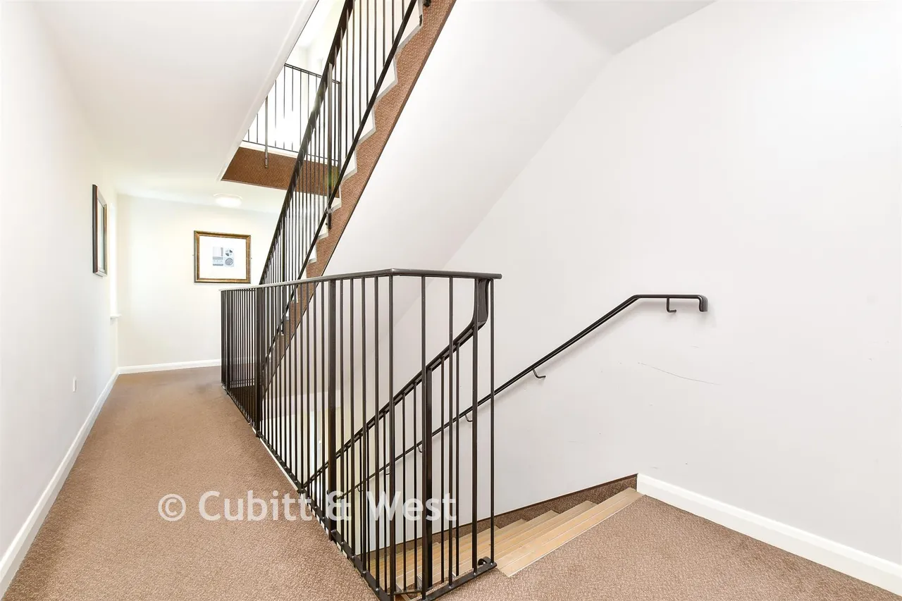Buffers Lane, Leatherhead, KT22, photo 8