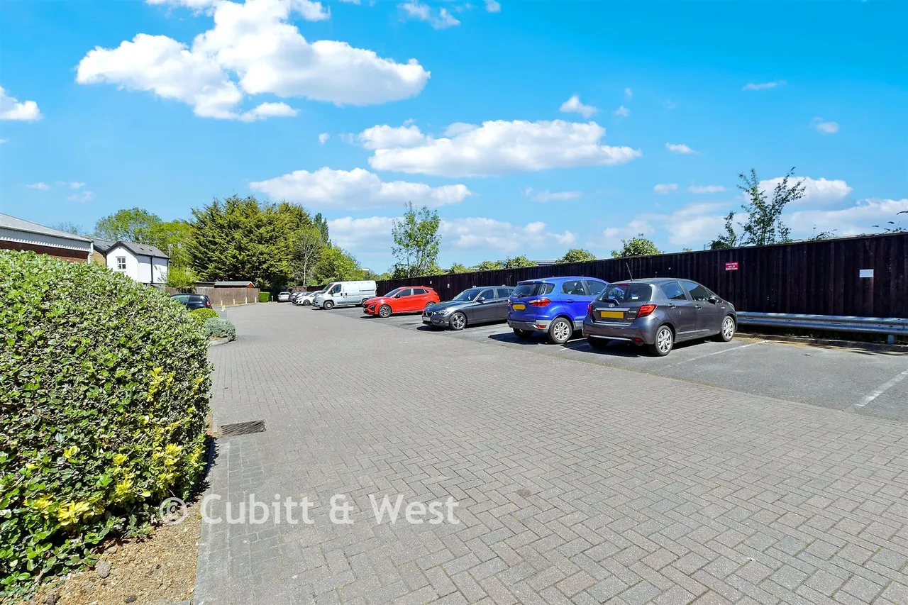 Buffers Lane, Leatherhead, KT22, photo 7