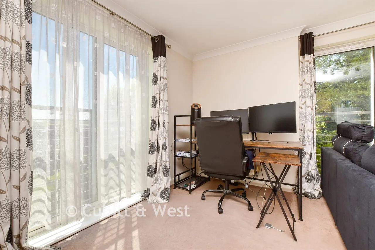 Buffers Lane, Leatherhead, KT22, photo 3