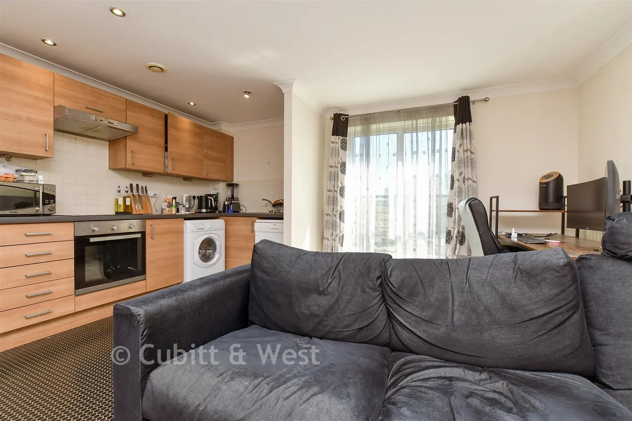 Buffers Lane, Leatherhead, KT22, photo 11