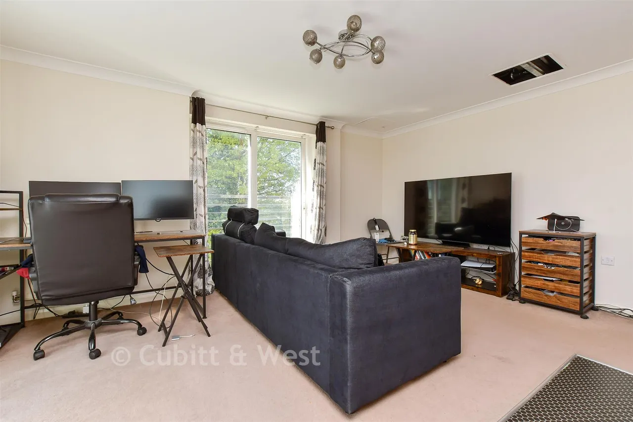Buffers Lane, Leatherhead, KT22, photo 4