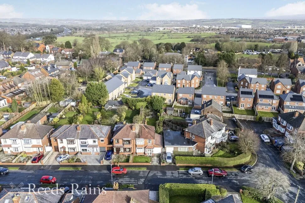 Coleridge Avenue, Orrell, WN5, photo 2