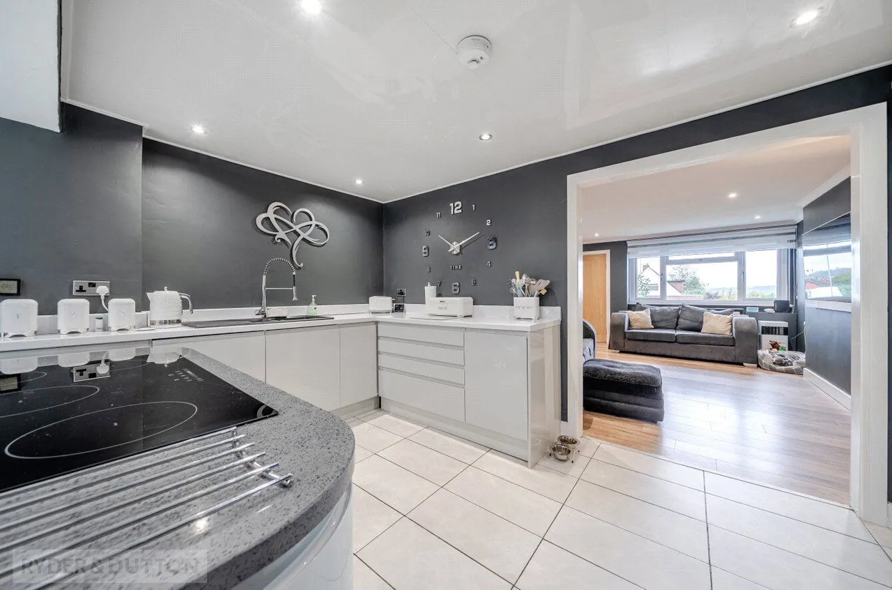 Kendal Drive, Shaw, OL2, photo 4