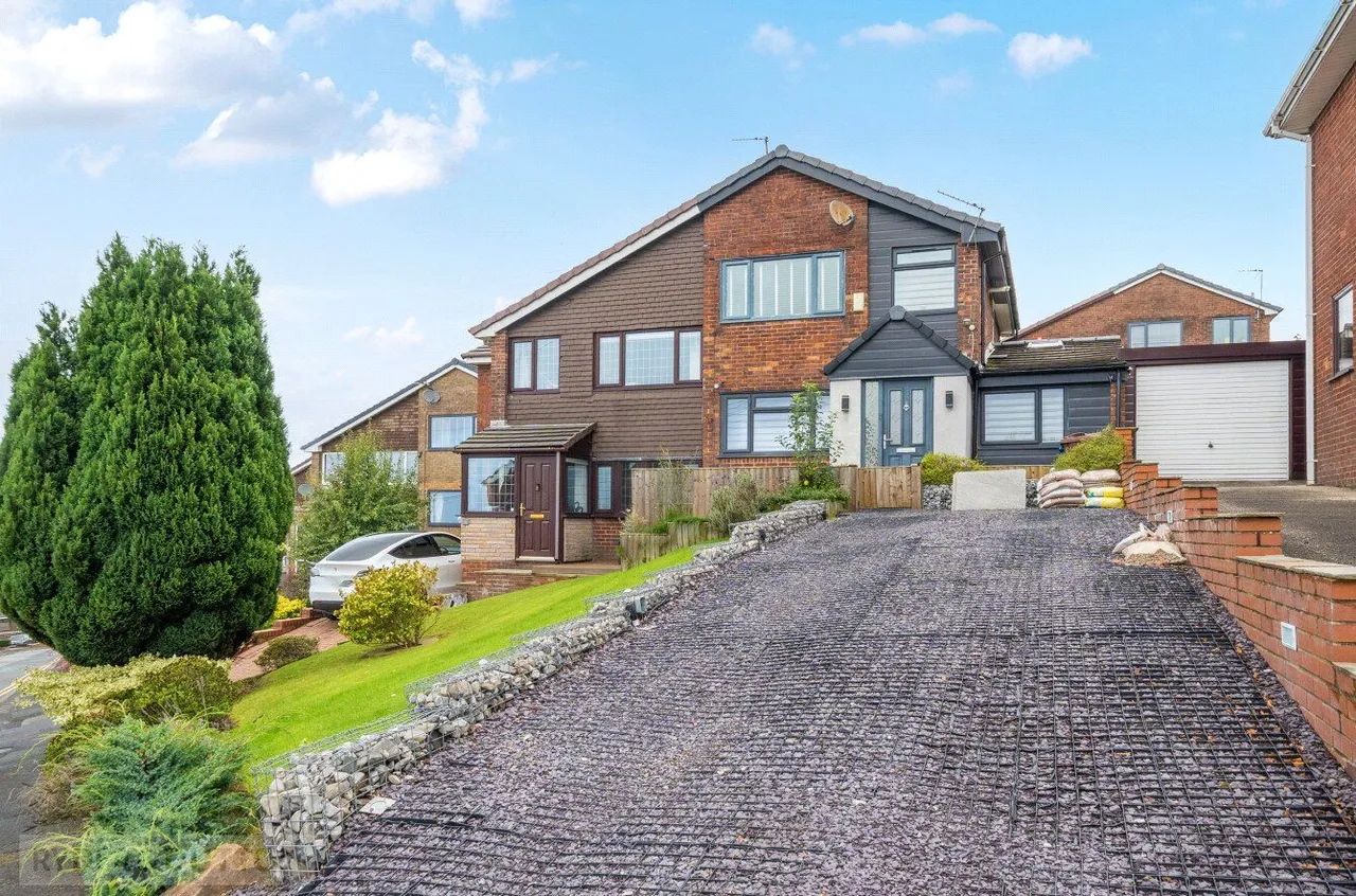 3 bed house for sale, Kendal Drive, Shaw, OL2