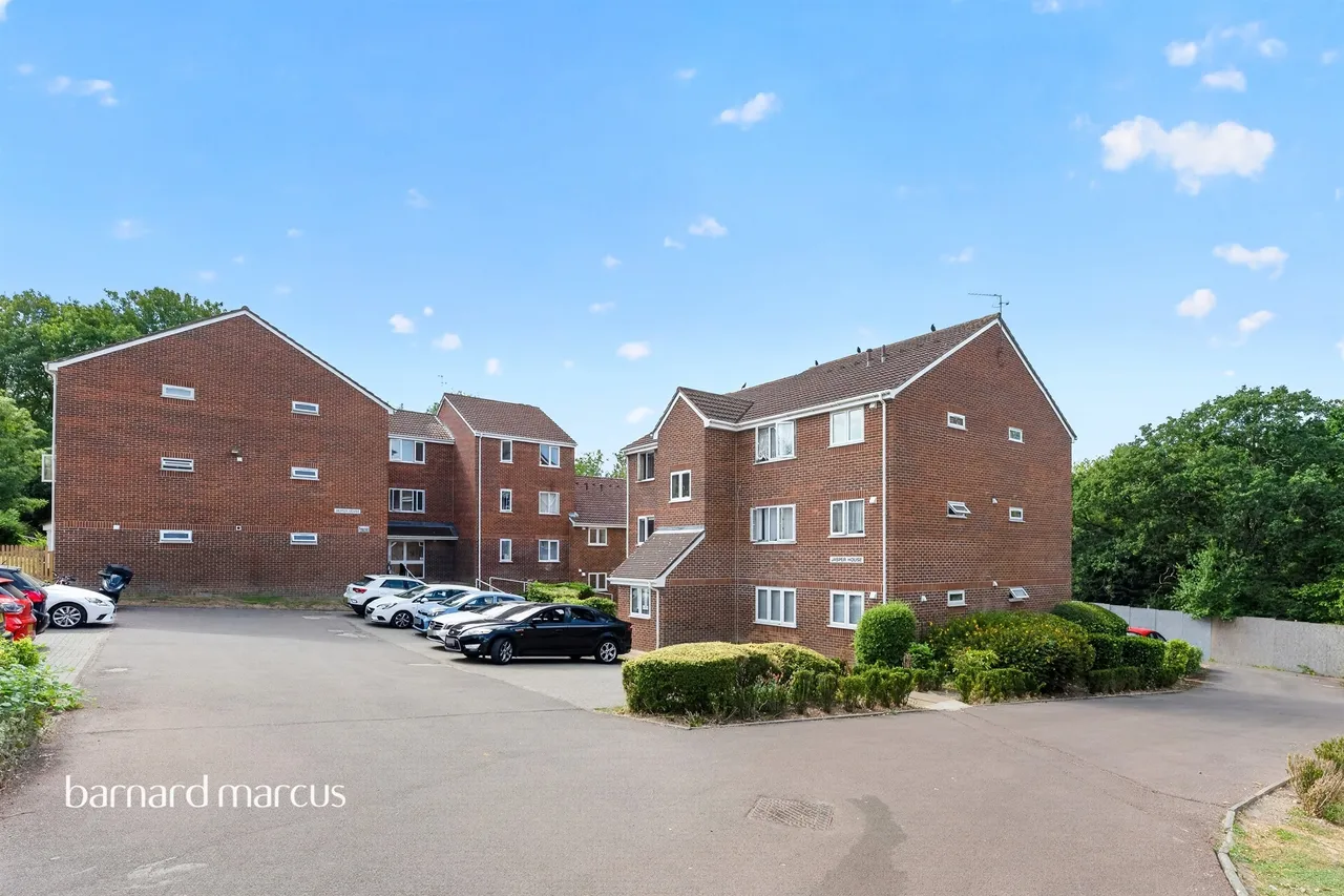 1 bed flat for sale — Percy Gardens, Worcester Park
