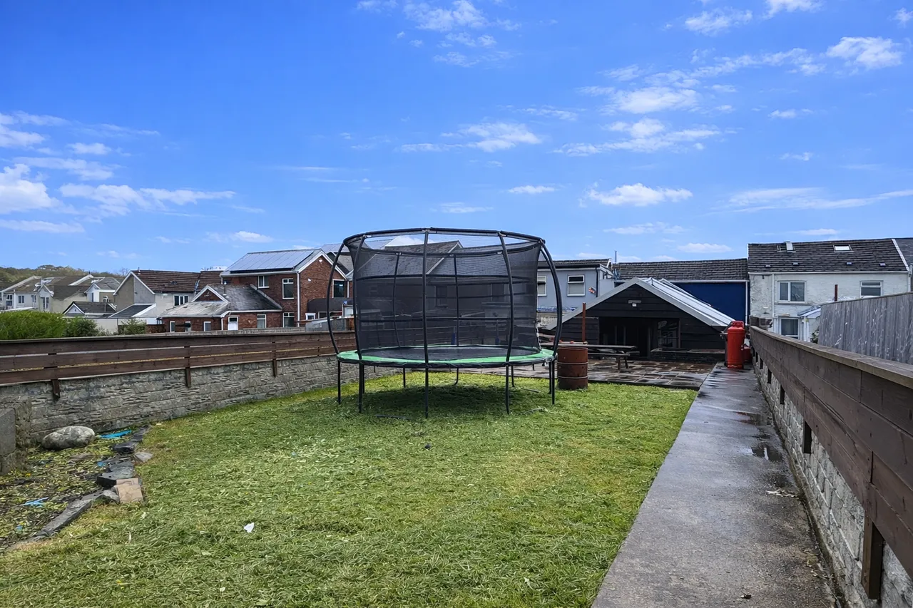 Commercial Street, Ystradgynlais, SA9, photo 14