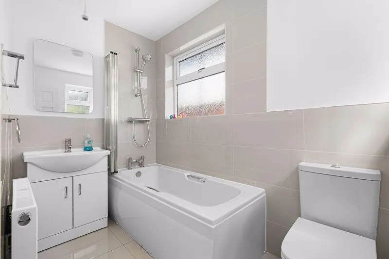 Molesey Road, Hersham KT12 4SQ, photo 12