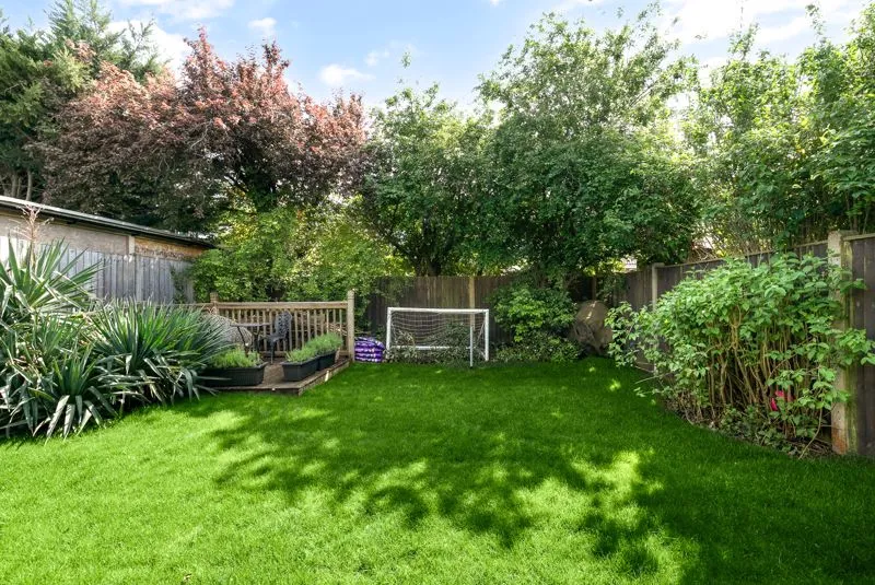 Molesey Road, Hersham KT12 4SQ, photo 3
