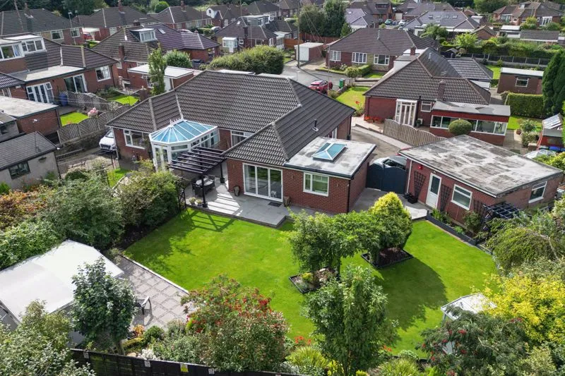 Ladyhouse Close Milnrow, Rochdale OL16 4EB, photo 2