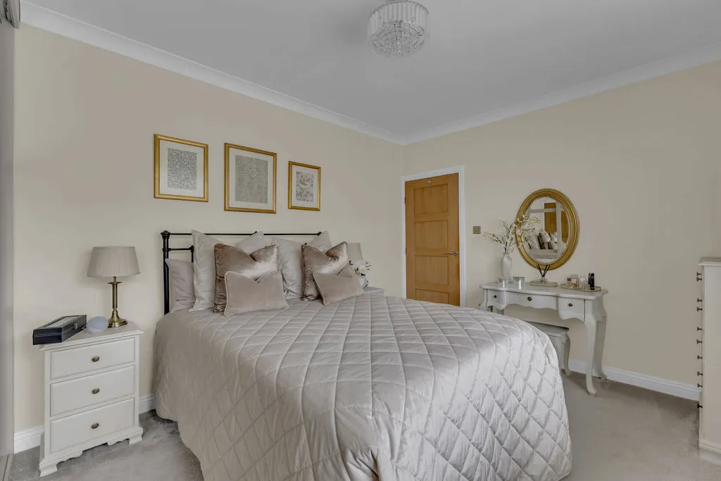 Ladyhouse Close Milnrow, Rochdale OL16 4EB, photo 12