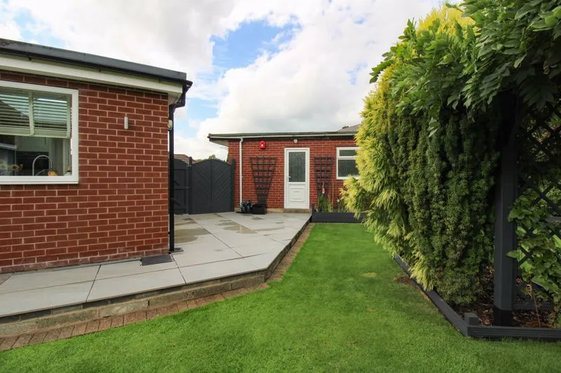 Ladyhouse Close Milnrow, Rochdale OL16 4EB, photo 30