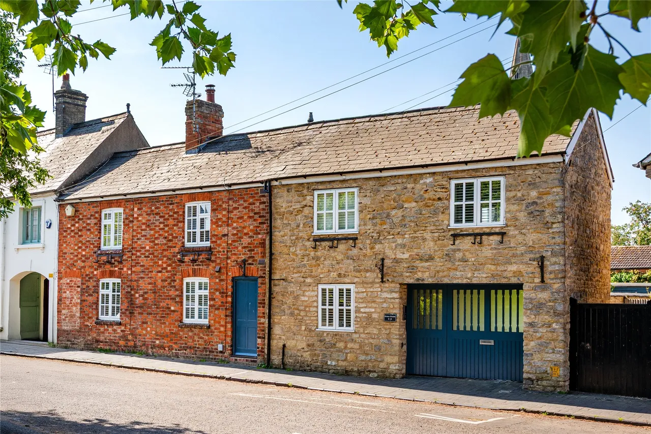 4 bed house for sale, Church Street, Olney, MK46