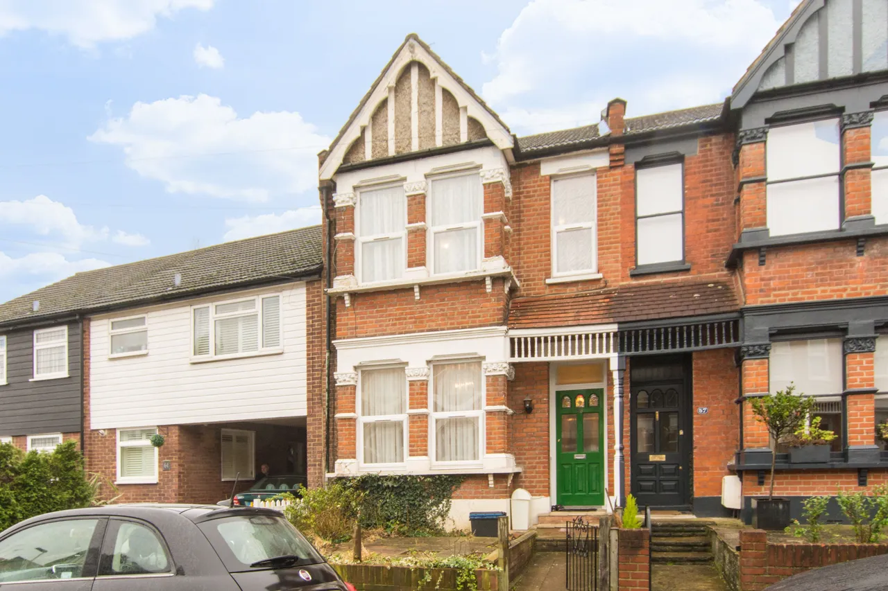 4 bed house to rent, London, E18