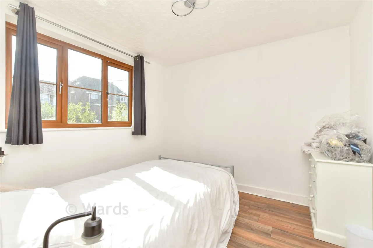 Waverley Avenue, Minster On Sea, ME12, photo 9