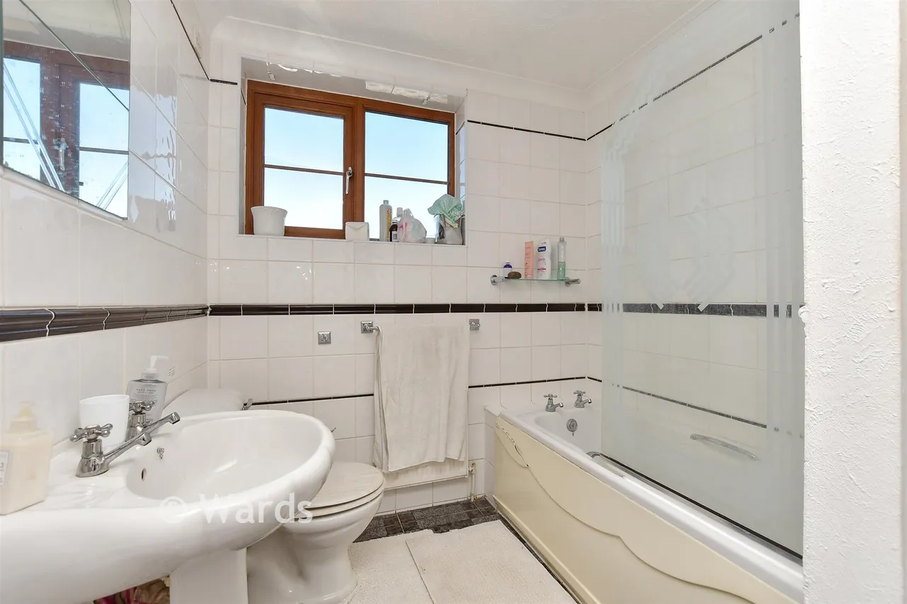 Waverley Avenue, Minster On Sea, ME12, photo 8