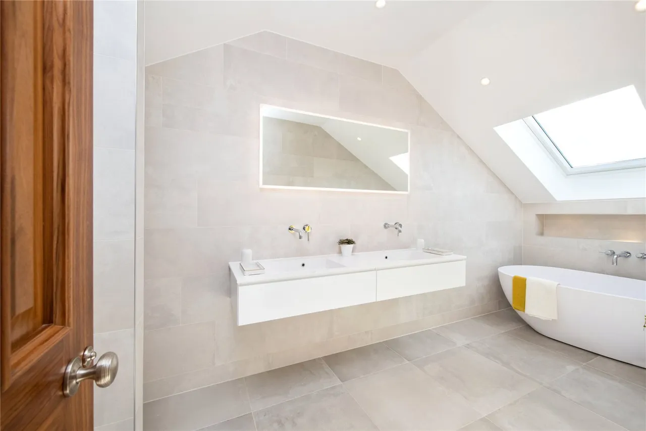 Kings Road, Richmond, TW10, photo 9
