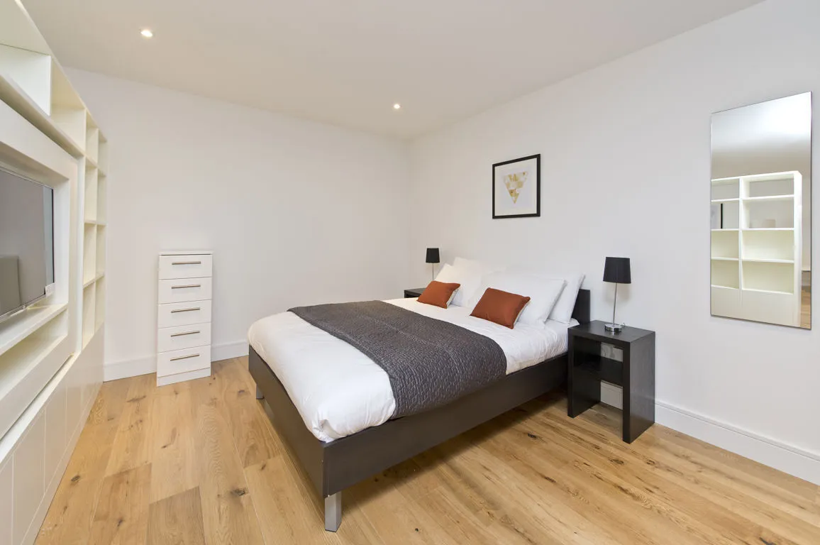 Clapham Road, London, photo 5