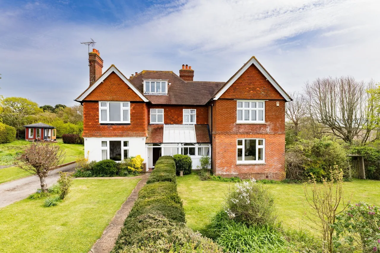 4 bed house for sale, Station Road, Berwick, BN26