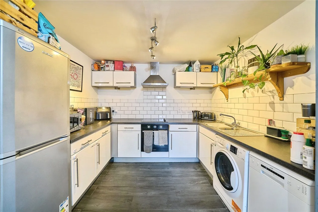 Cam Road, London, E15, photo 6