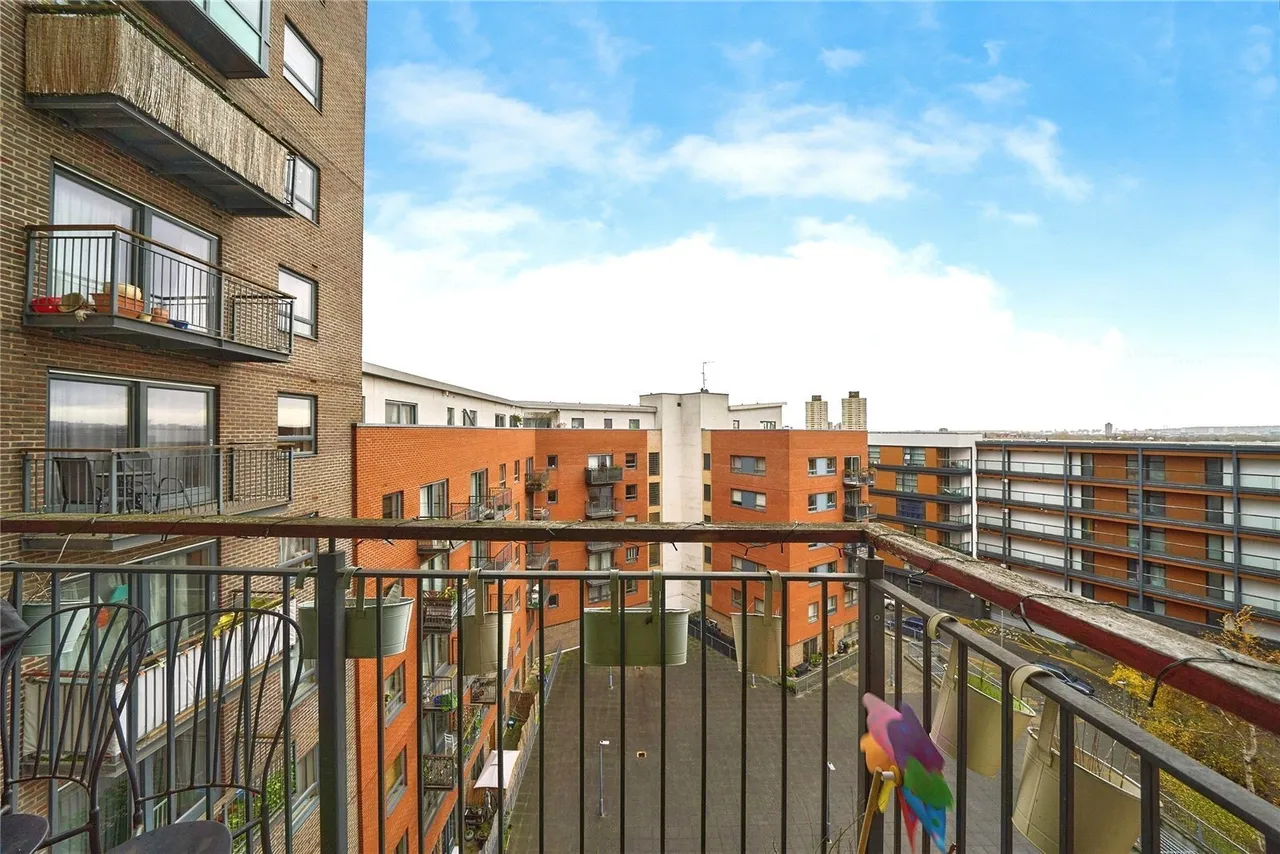 Cam Road, London, E15, photo 14