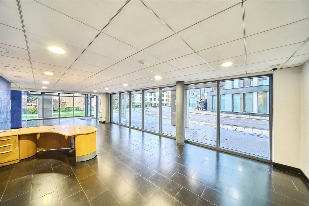 Cam Road, London, E15, photo 16