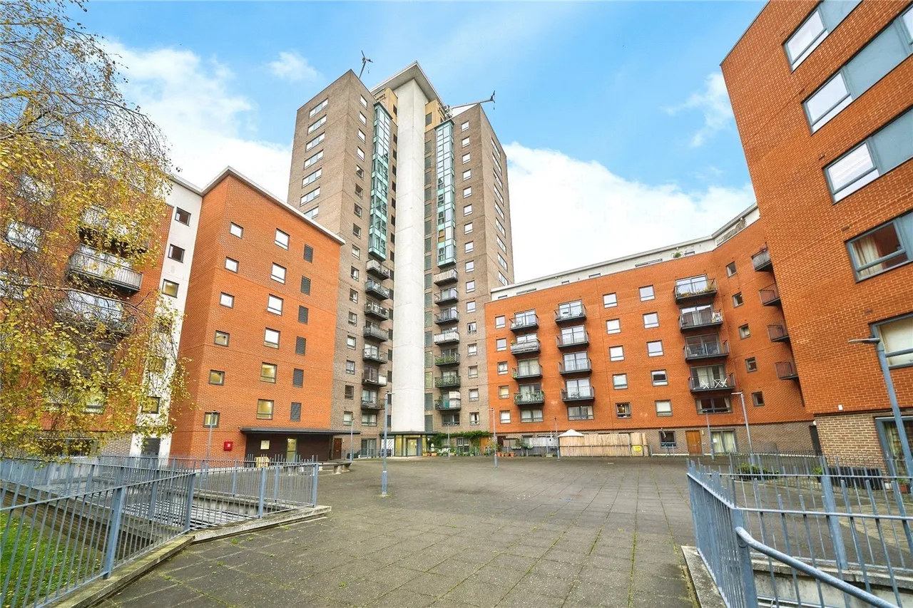 Cam Road, London, E15, photo 15