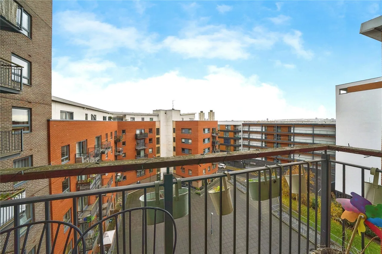 Cam Road, London, E15, photo 3