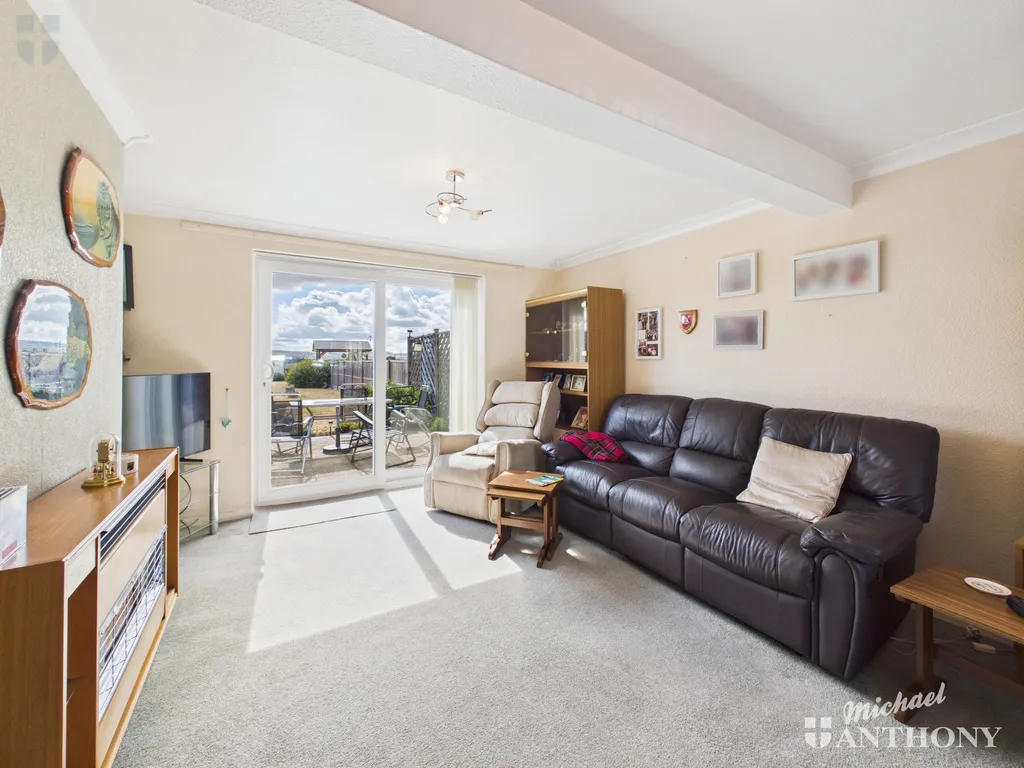 Chiltern Avenue, Stone, Aylesbury, HP17 8QY, photo 2