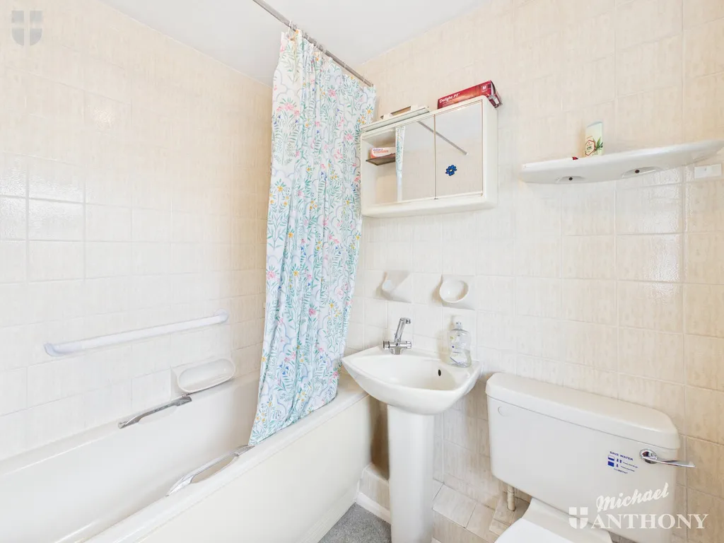 Chiltern Avenue, Stone, Aylesbury, HP17 8QY, photo 7