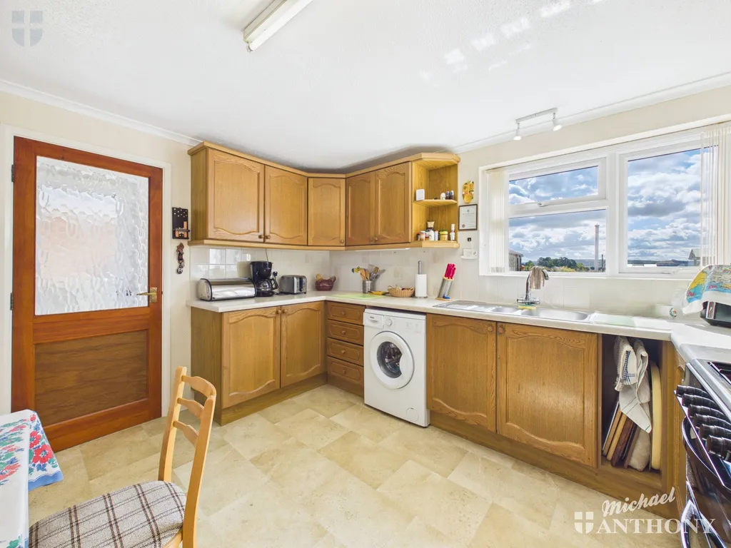 Chiltern Avenue, Stone, Aylesbury, HP17 8QY, photo 10
