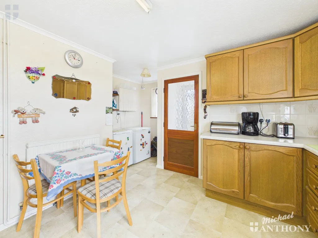 Chiltern Avenue, Stone, Aylesbury, HP17 8QY, photo 9