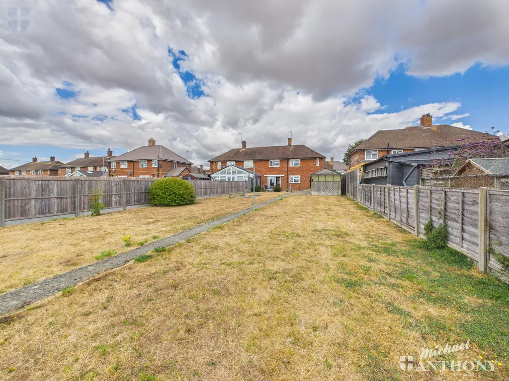 Chiltern Avenue, Stone, Aylesbury, HP17 8QY, photo 13