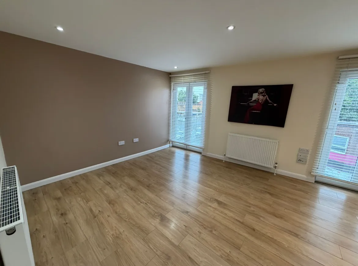 Valentino Place, Ongar Road, photo 2