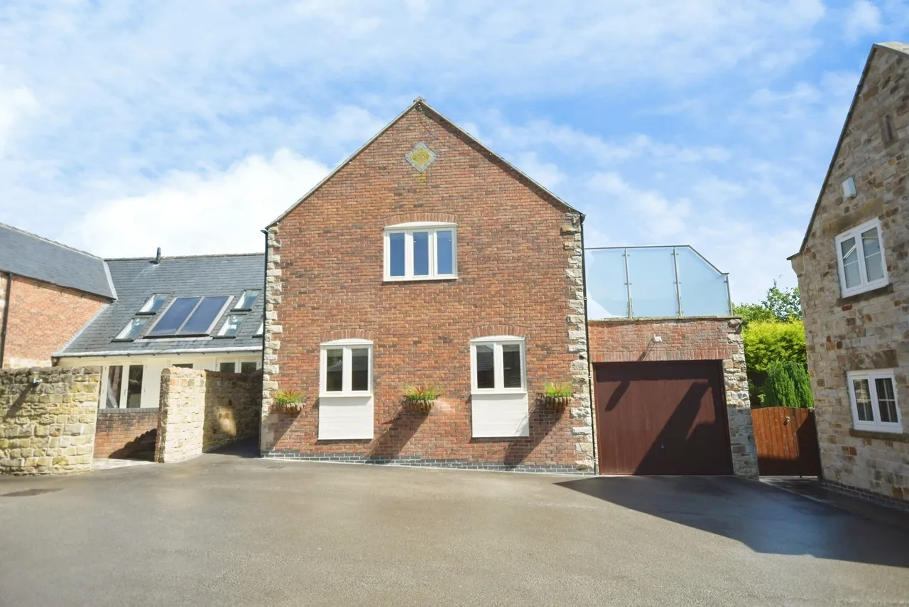 4 bed house for sale, Trail View, Tibshelf, DE55