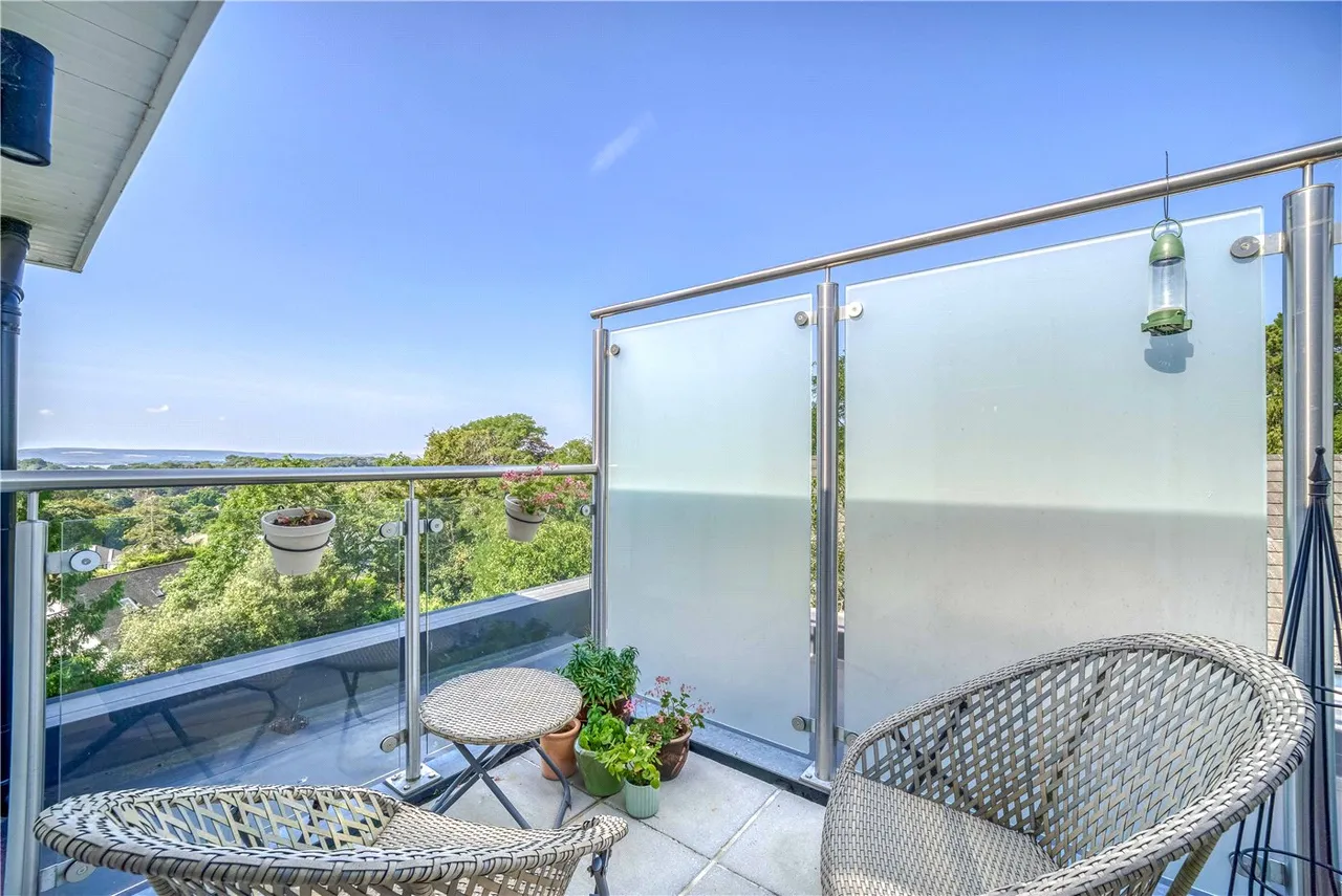 Delhi Close, Lower Parkstone, Poole, Dorset, BH14, photo 3