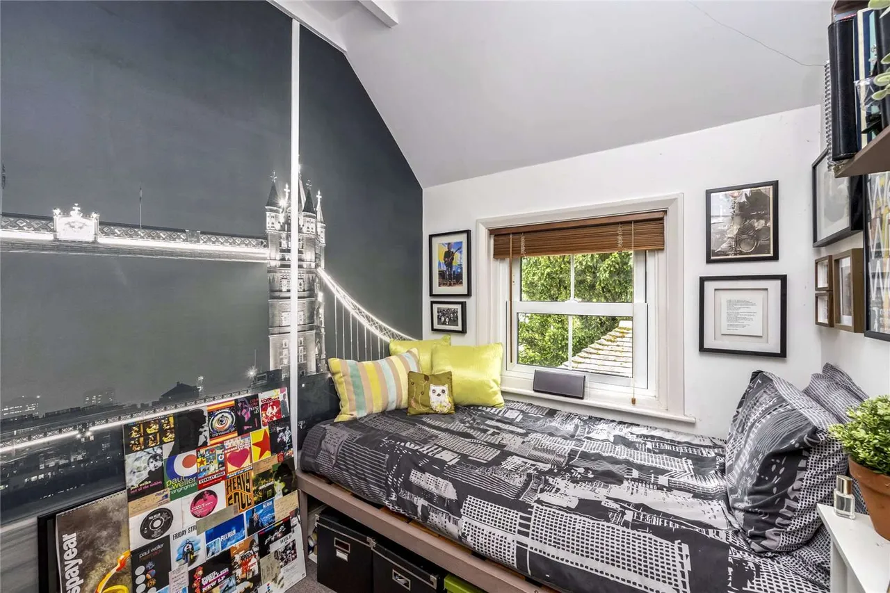 Forest Road, Horsham, West Sussex, RH12 4HJ, photo 7