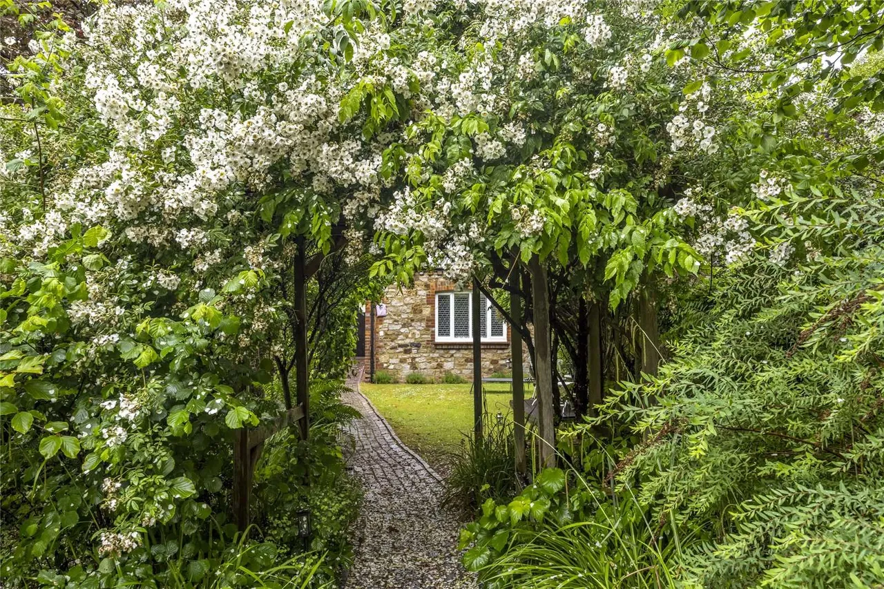 Forest Road, Horsham, West Sussex, RH12 4HJ, photo 12