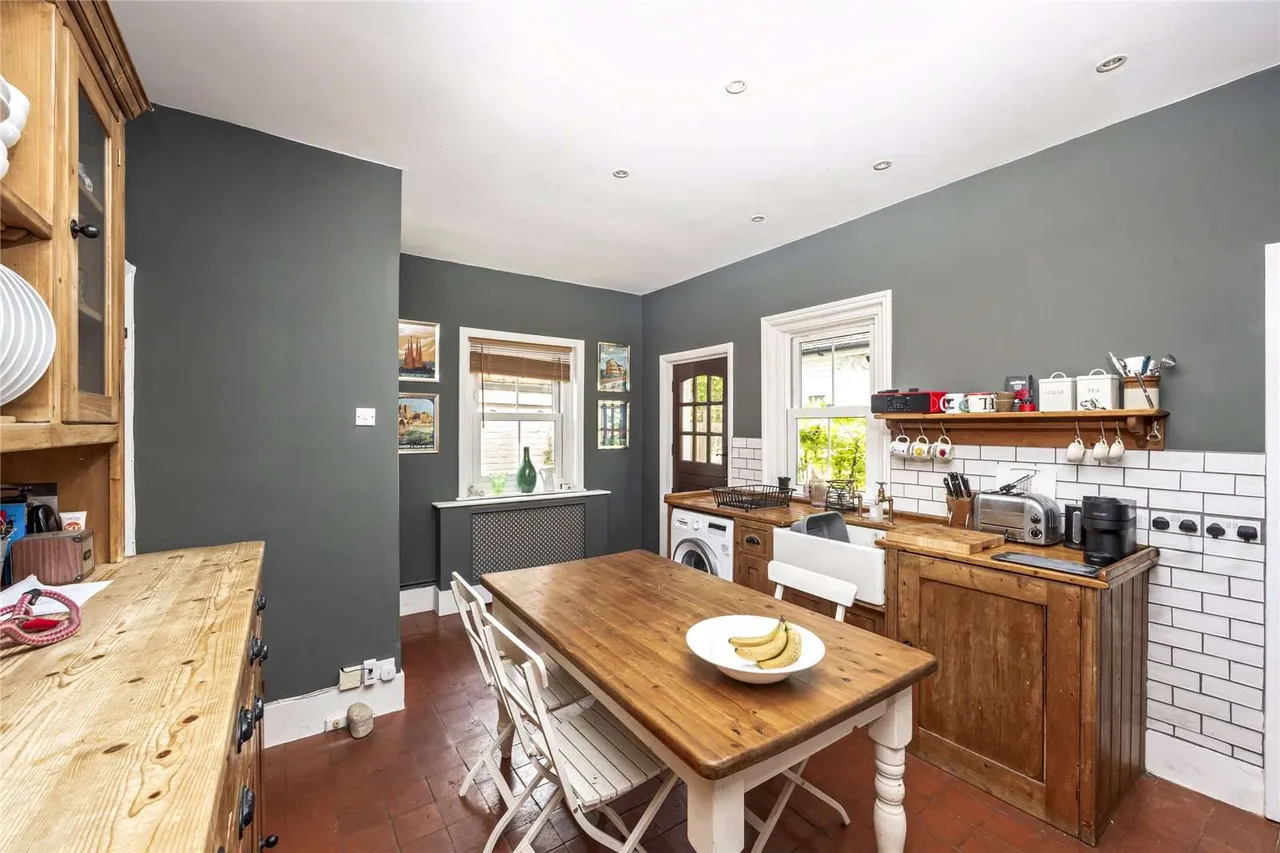Forest Road, Horsham, West Sussex, RH12 4HJ, photo 3