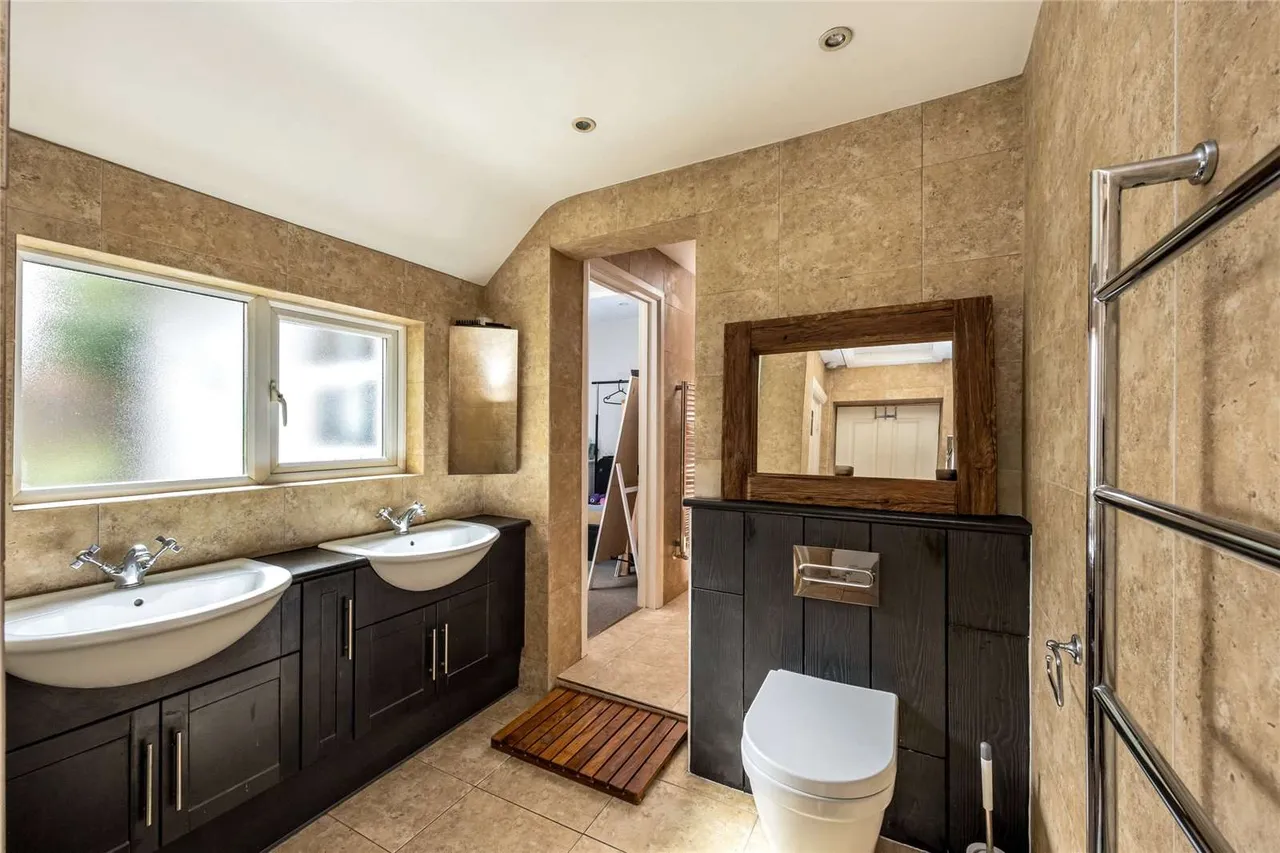 Forest Road, Horsham, West Sussex, RH12 4HJ, photo 10