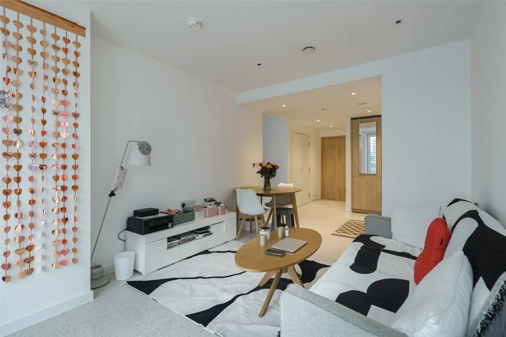 Cendal Crescent, Whitechapel, E1, photo 3
