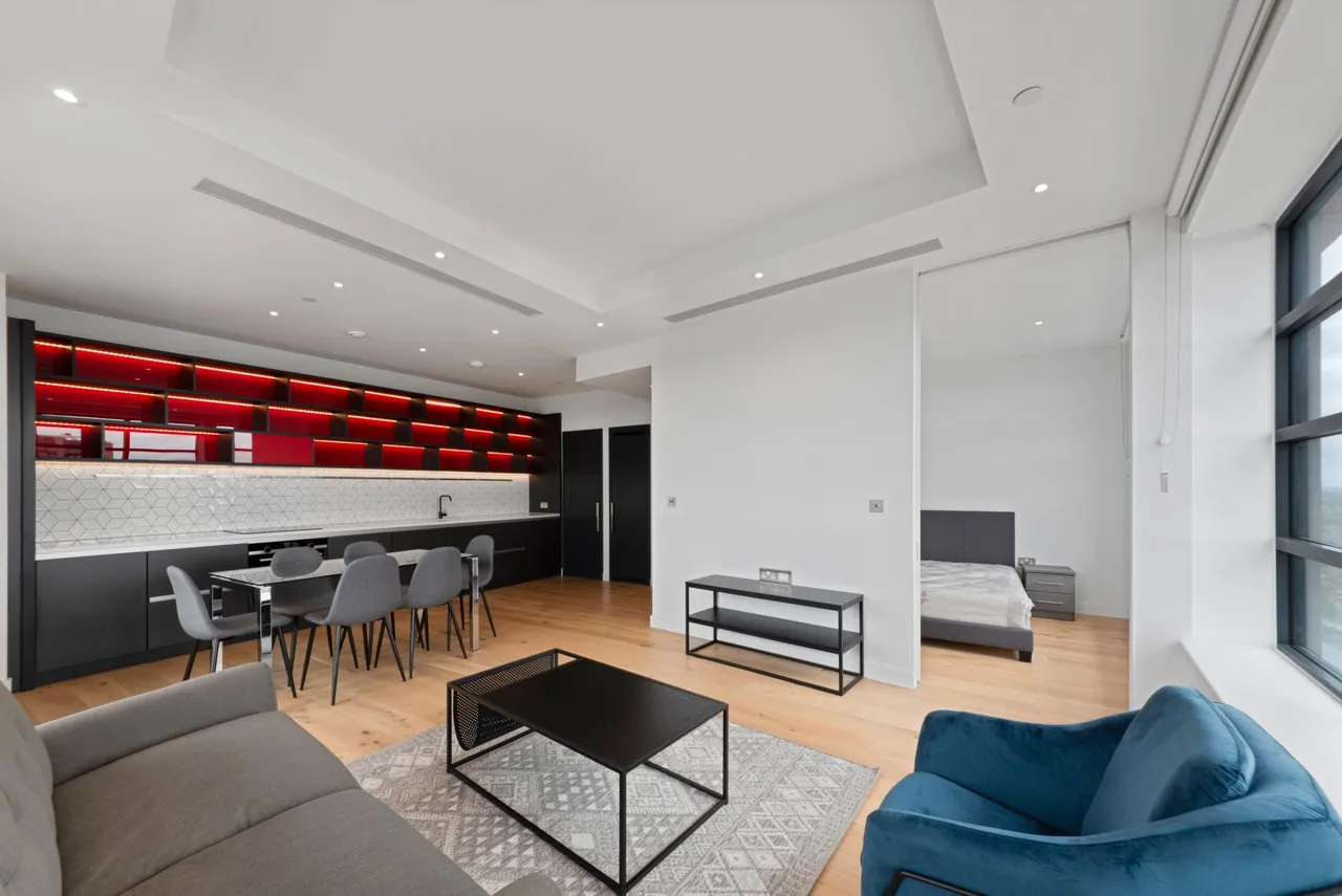 3 bed flat for sale, City Island Way, London, E14