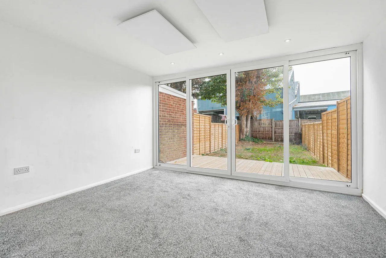 Harcourt Close, Egham, TW20, photo 2