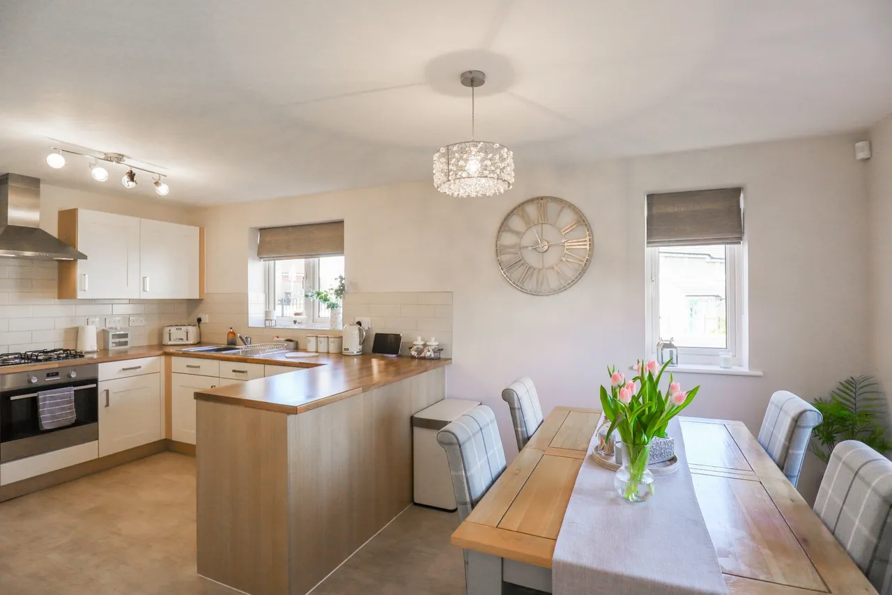 Rutherford Close, Calne, photo 3