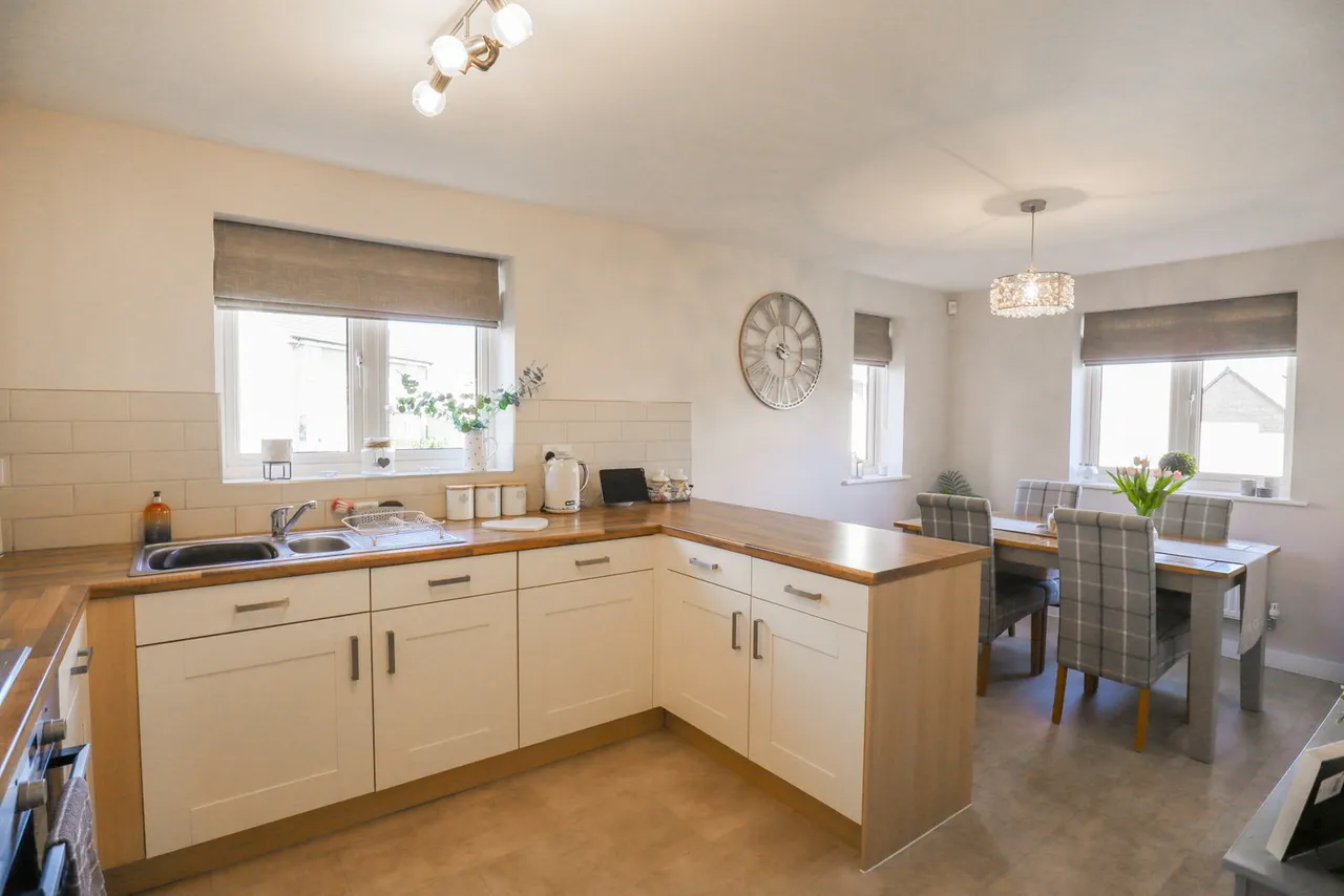 Rutherford Close, Calne, photo 11