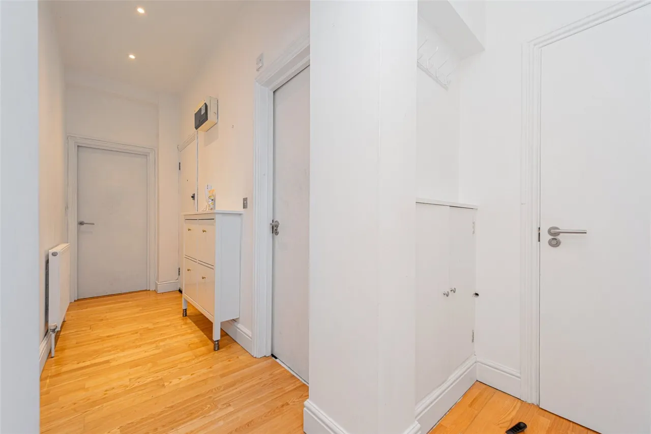 Seven Sisters Road, Islington, photo 7