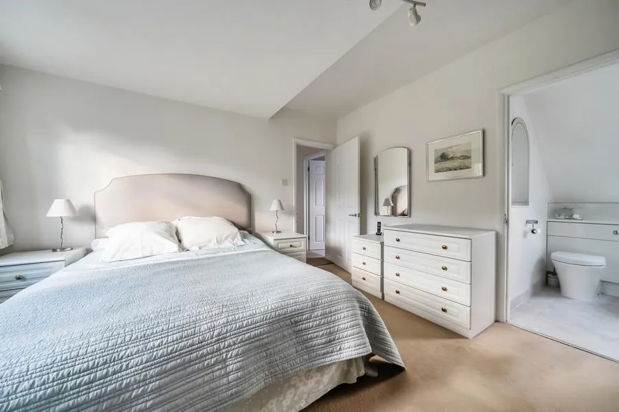 Cuckoo Lane, West End, GU24, photo 18
