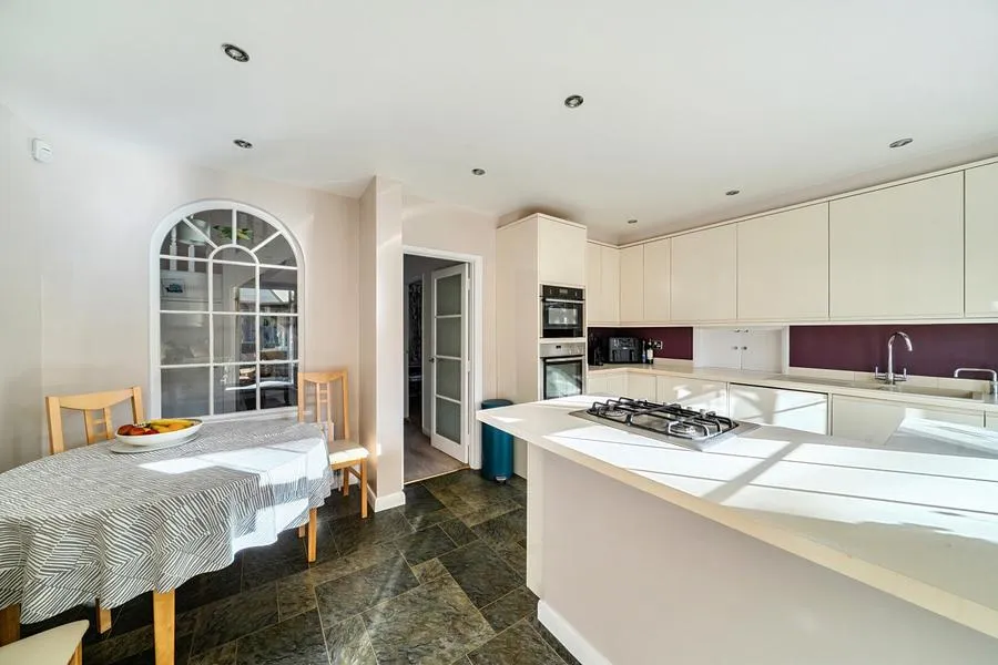 Cuckoo Lane, West End, GU24, photo 2
