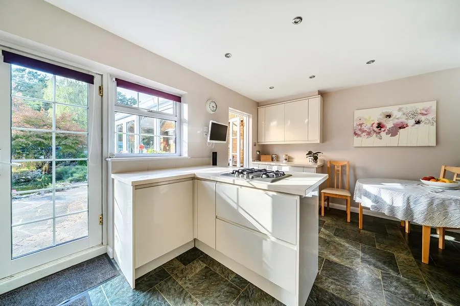 Cuckoo Lane, West End, GU24, photo 7